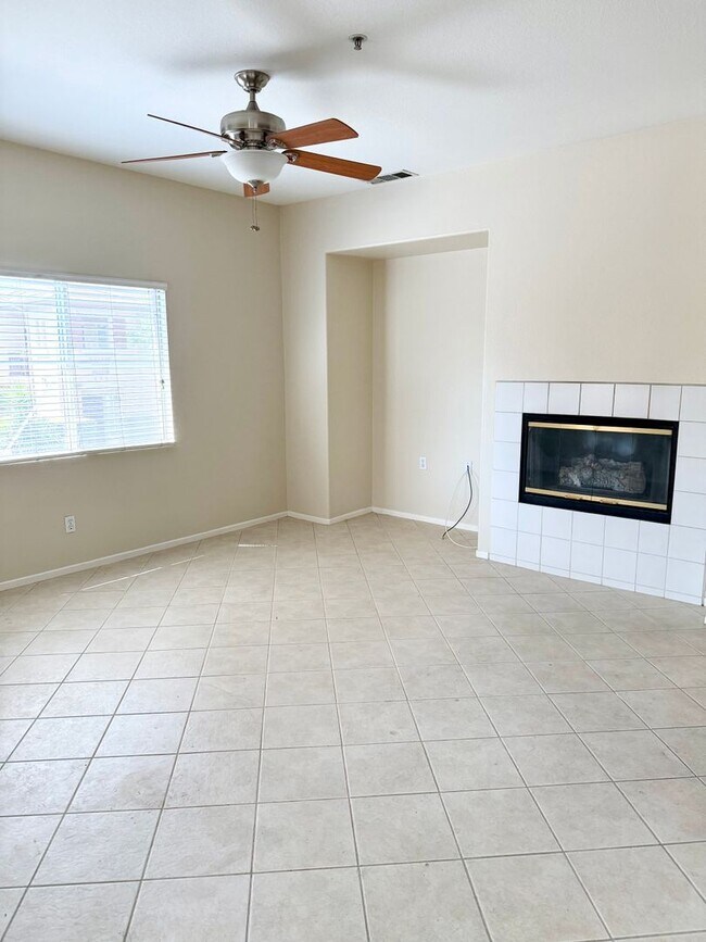Building Photo - Beautiful Condo Available in Murrieta