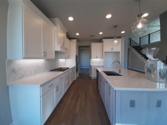 Building Photo - 7575 Pemberley Ct