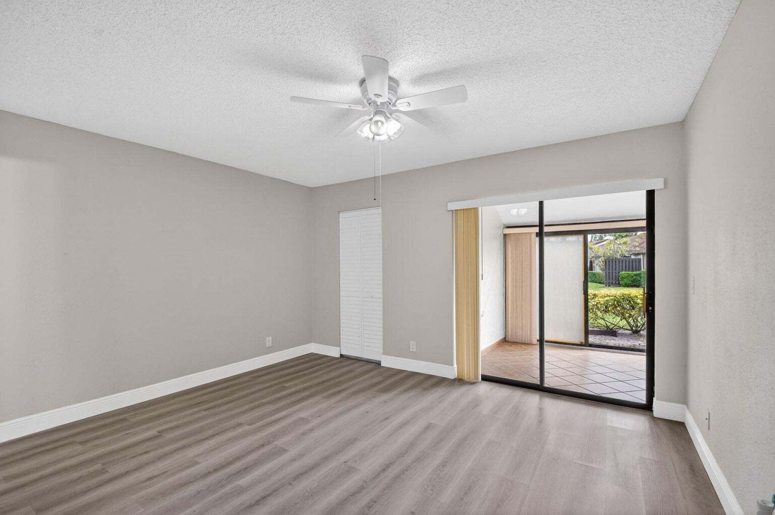 Building Photo - 704 Sunny Pine Way