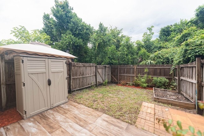 Building Photo - Townhome in Titusville
