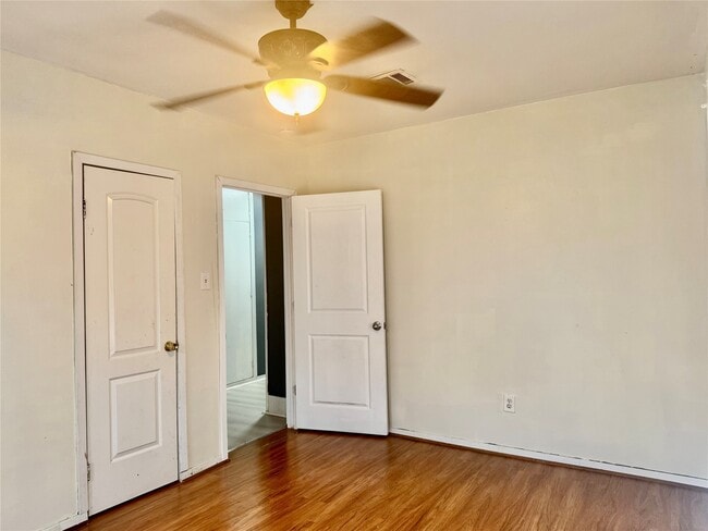 Building Photo - 1115 Caplin St