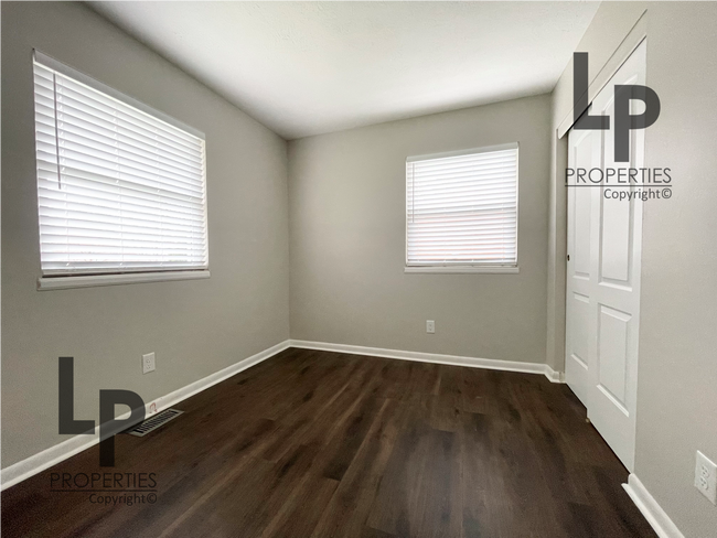 Building Photo - 3479 Greenlawn Dr