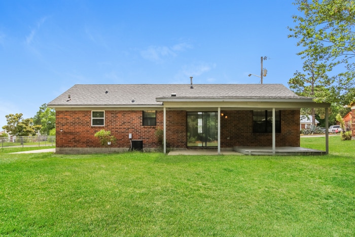 Building Photo - 2505 Teakwood Dr