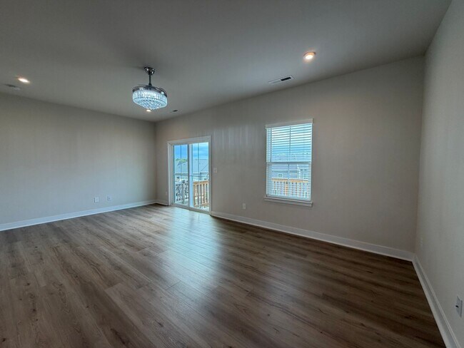 Building Photo - 921 Portrush Ln