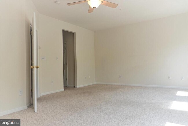 Building Photo - 1115 Crestfield Dr