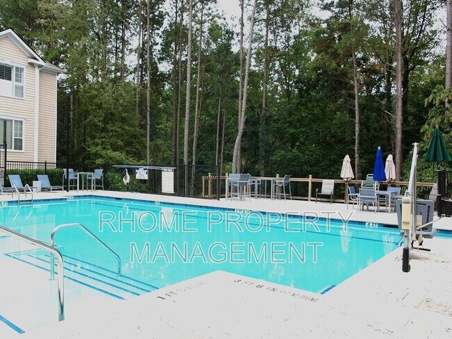 Building Photo - 2400 Cumberland Pkwy SE