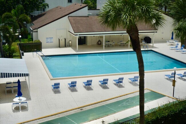 Building Photo - 3154 Via Poinciana