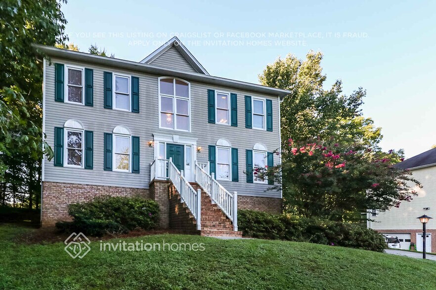 Building Photo - 3700 Turret Ct NE