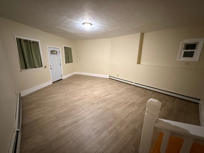 Building Photo - 292 Knight St