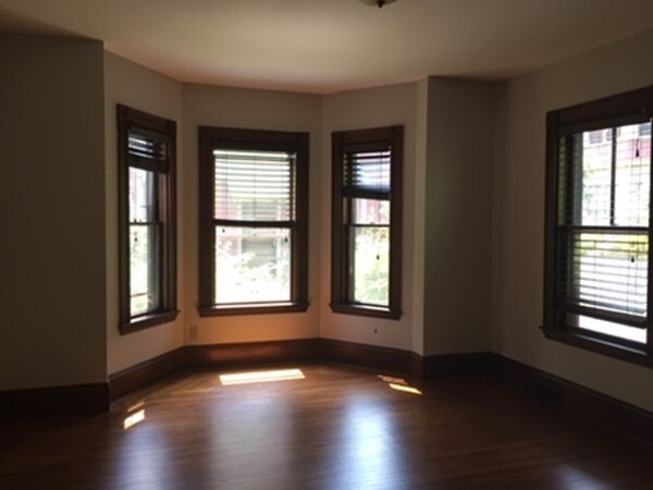 Building Photo - 17 Burroughs St