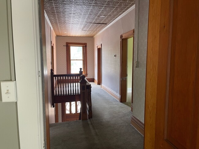 Building Photo - 320 Manitou Ave