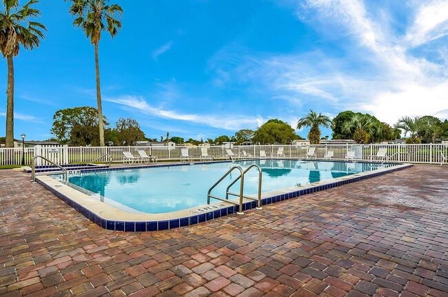 Building Photo - 429 Heron Hollow