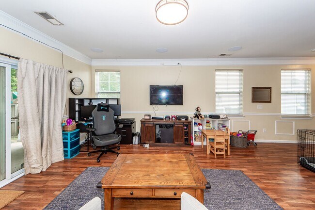 Building Photo - 3 Bedroom 2.5 Bath Single Family Home in S...