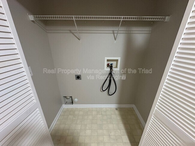 Building Photo - 225 Braeburn Dr