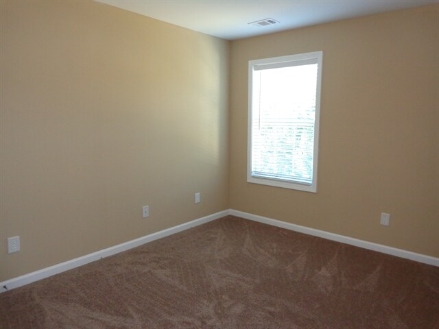 Building Photo - 131 Village Dr