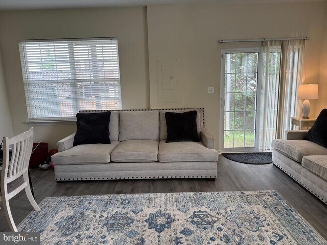 Building Photo - 9700 Kennoway Ct