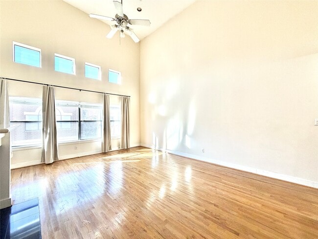 Building Photo - 8638 Meadowcroft Dr