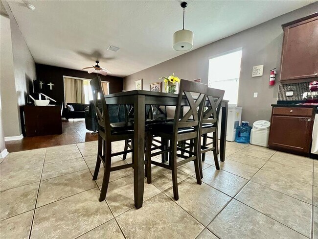 Building Photo - 724 Parker Den Dr