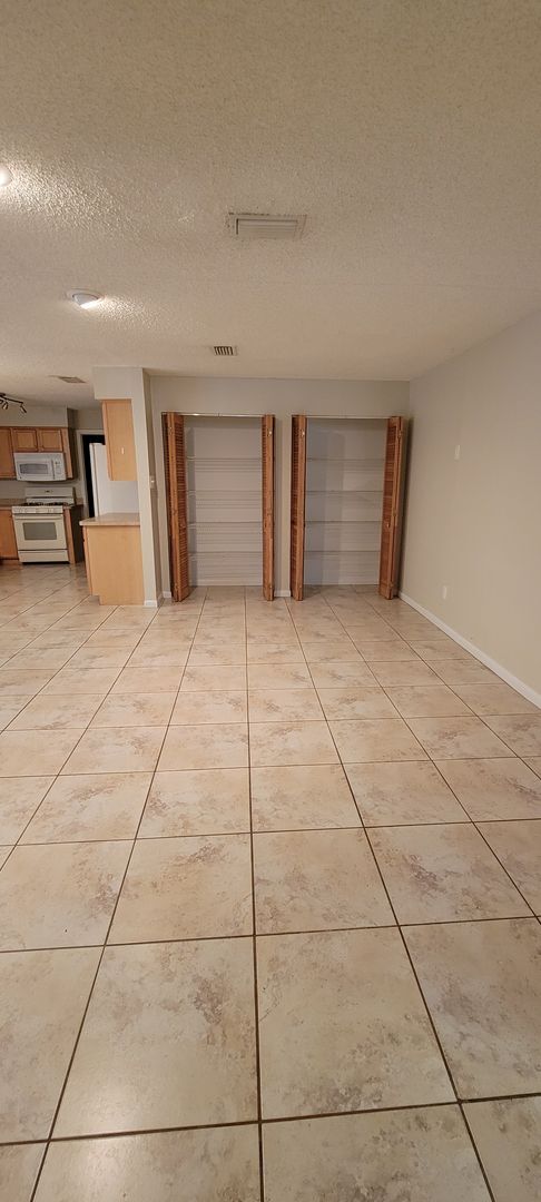 Building Photo - 2220 NW 14th Ave