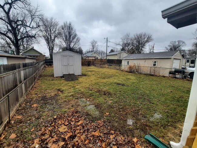 Building Photo - Two Bedroom, One Bathroom Home with fenced yard and shed