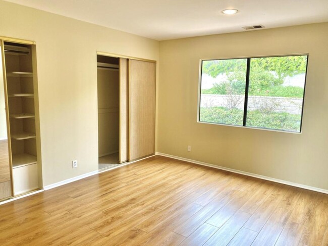 Building Photo - 2681 Montrose Pl