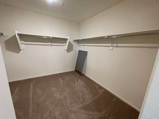 Building Photo - Spacious New-Build Family Home!