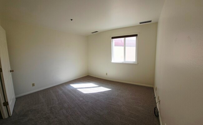 Building Photo - 1111 Horizon Dr