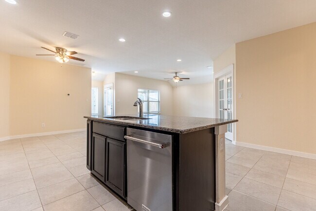 Building Photo - 142 Destiny Dr