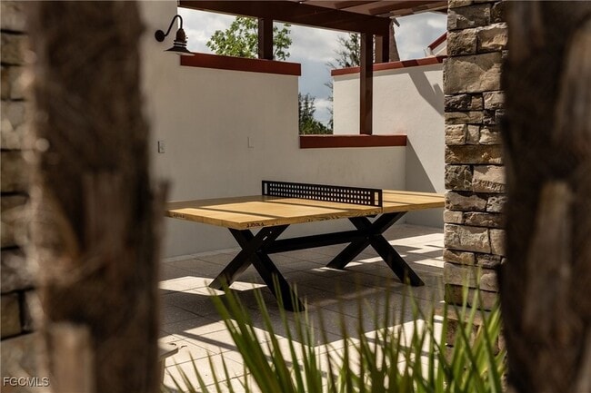 Building Photo - 15275 Grn Acrs Ave