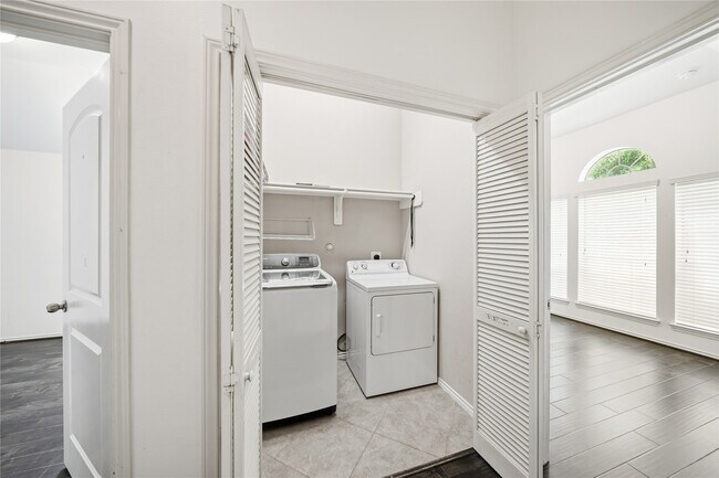 Building Photo - 3802 Windmill Links Dr