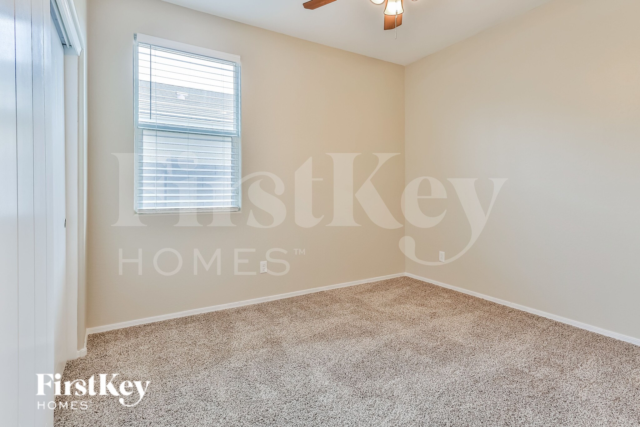 Building Photo - 11734 W Chase Ln