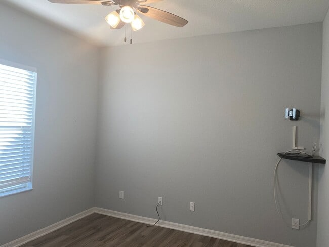 Building Photo - 4 Bedroom 3 Bath Waterfront Home in Gramercy Farms for RENT!