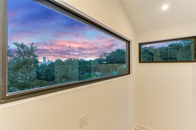 Building Photo - 2401 Trailside Dr