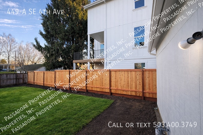 Building Photo - 449 SE 4th Ave