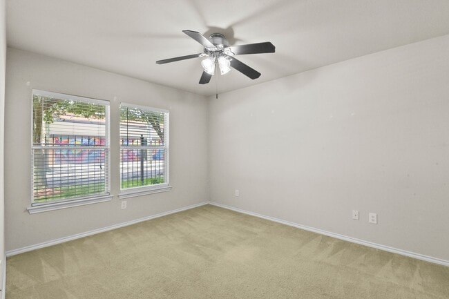 Building Photo - Gorgeous home in the heart of Houston!