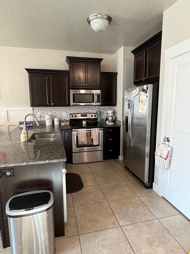 Building Photo - 1612 Venetian Way