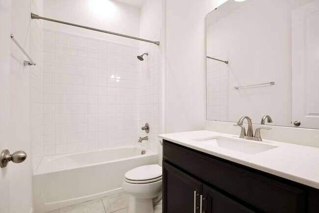 Building Photo - Elegant 5-Bedroom Pool Home for Rent in Sa...