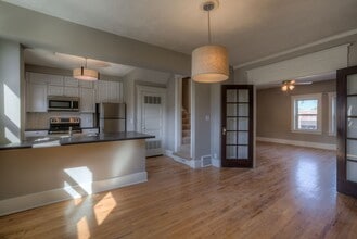 Building Photo - 4-Plex on Farnam