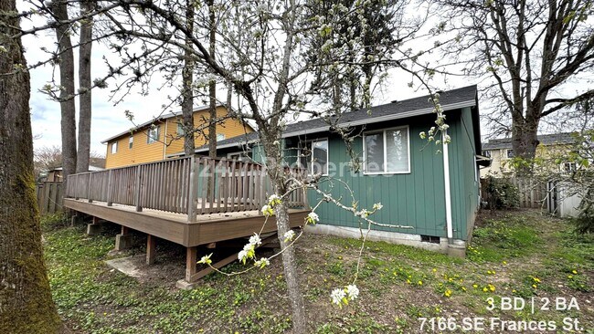 Building Photo - Updated 3BD | 2BA Home with Garage & Large Deck - Hillsboro