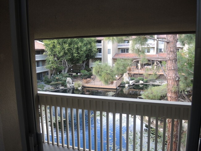 Building Photo - 1855 Diamond St