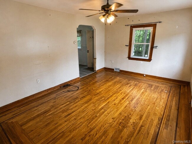 Building Photo - 17 Greenview Ave