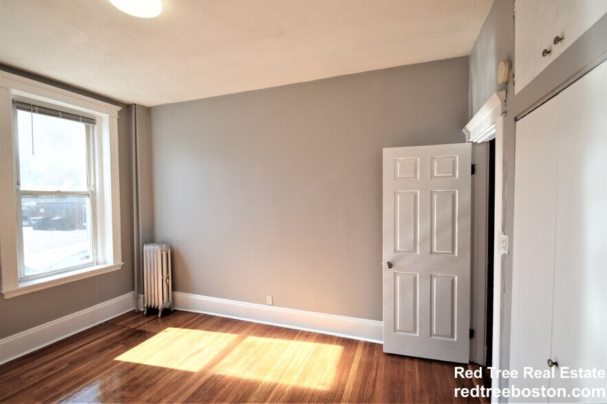 Building Photo - 83 Glenville Ave