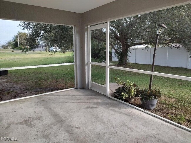 Building Photo - 1719 SW 2nd Pl