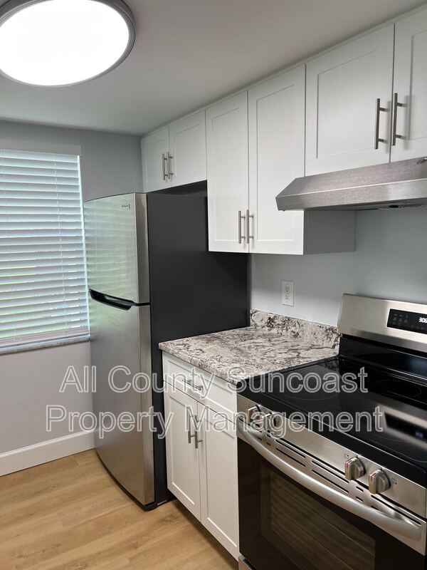 900 70th St N 900 70th St N St - 900 70th St N St Petersburg Fl Building Photo 