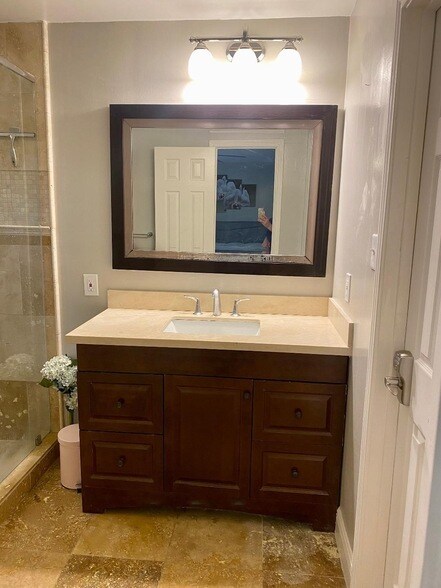 Building Photo - 2419 Briarlee Dr