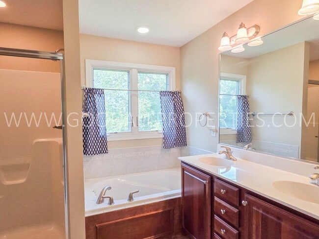 Building Photo - 14405 Clearview Ln