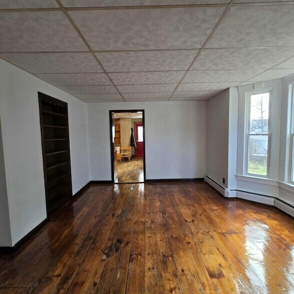 Building Photo - 13 Forest St