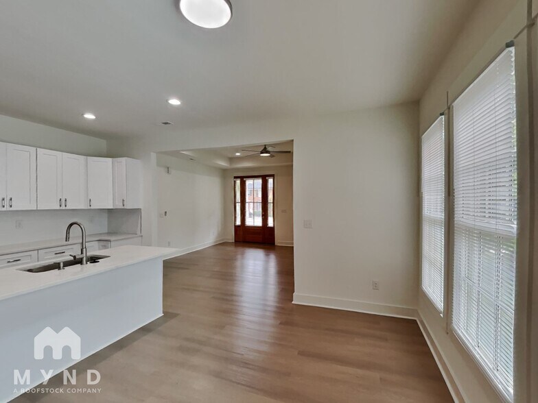 Building Photo - 501 Everette St