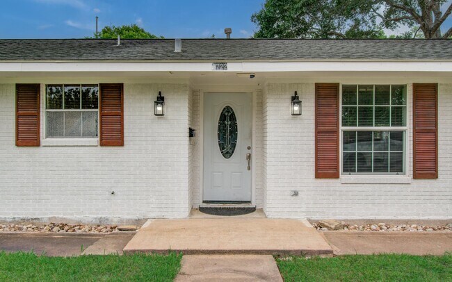 Building Photo - 1722 Front St