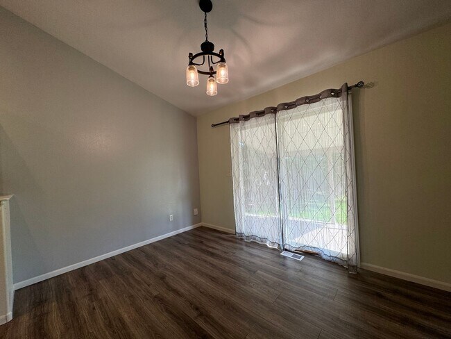 Building Photo - Beautiful Home in W Fort Collins